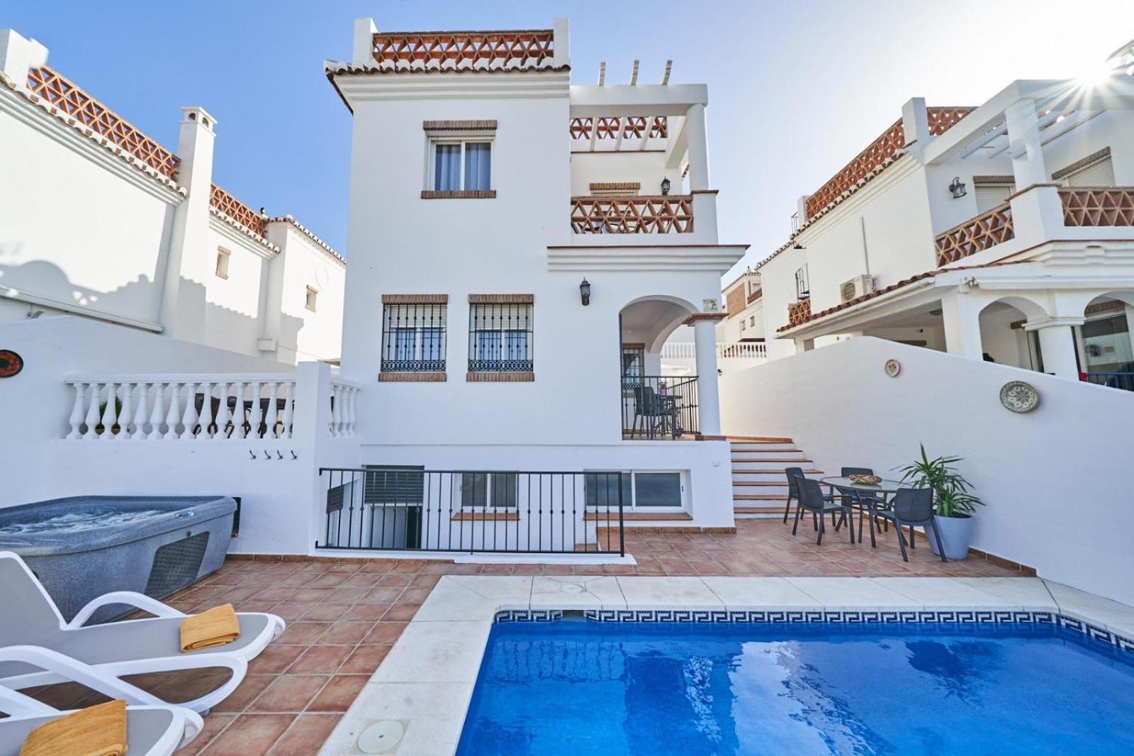 Villa Pura - Private Jacuzzi & Heated Pool Nerja Buitenkant foto