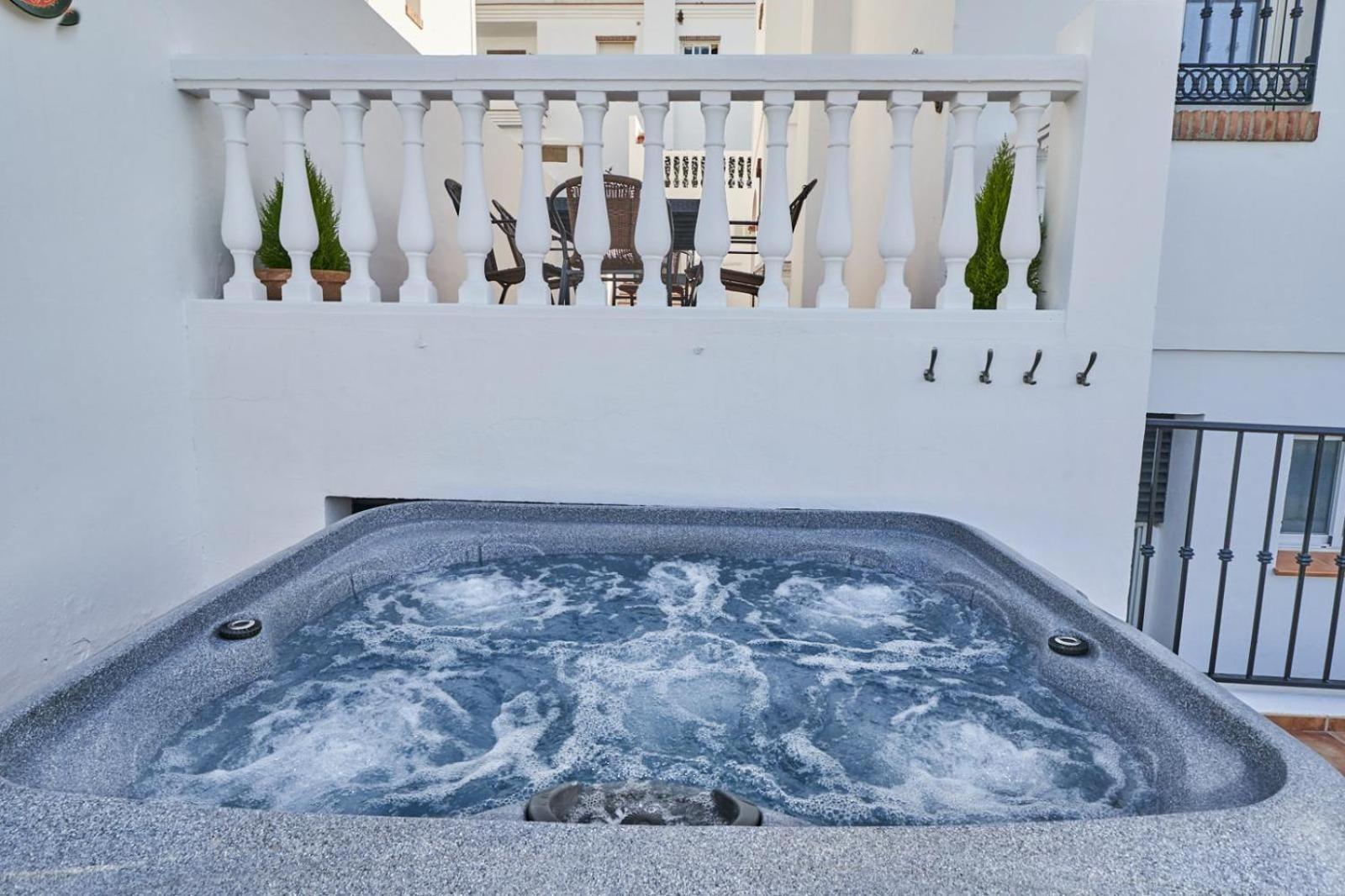 Villa Pura - Private Jacuzzi & Heated Pool Nerja Buitenkant foto